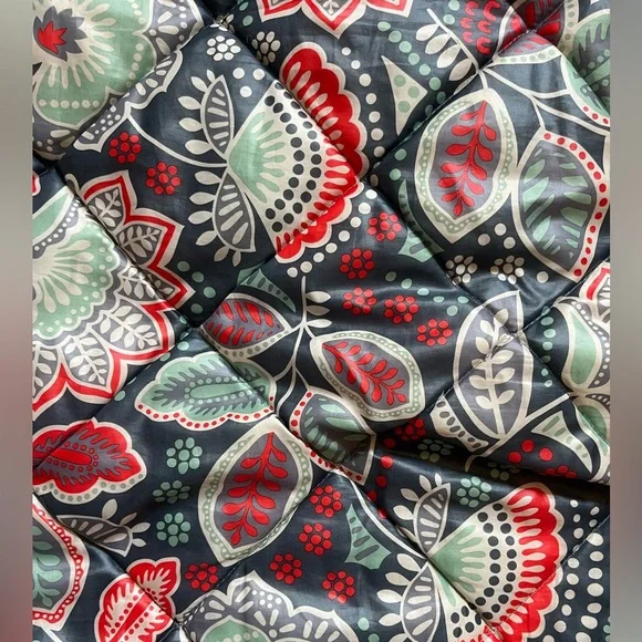 Vera Bradley Stadium Blanket in RETIRED Nomadic Floral - Picture 8 of 8